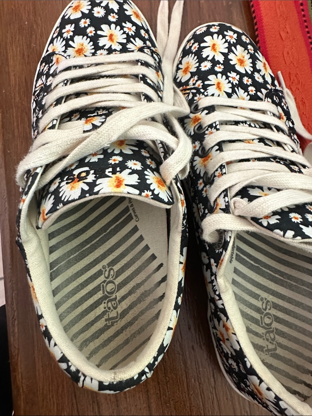 Taos Footwear Black Daisy Print Sneakers with Cream Laces - Picture 2 of 4